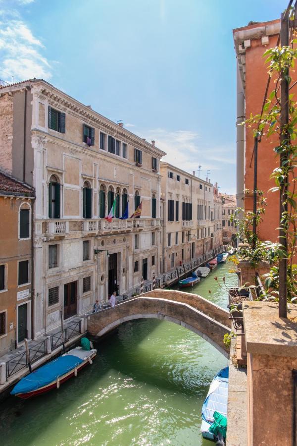 Suite with Terrace and Canal View