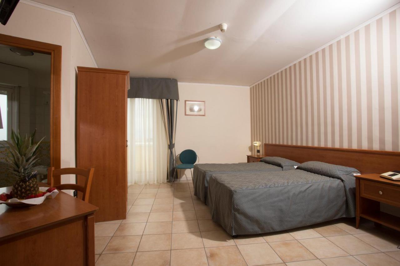 Standard Double or Twin Room,1006503619:JPEG