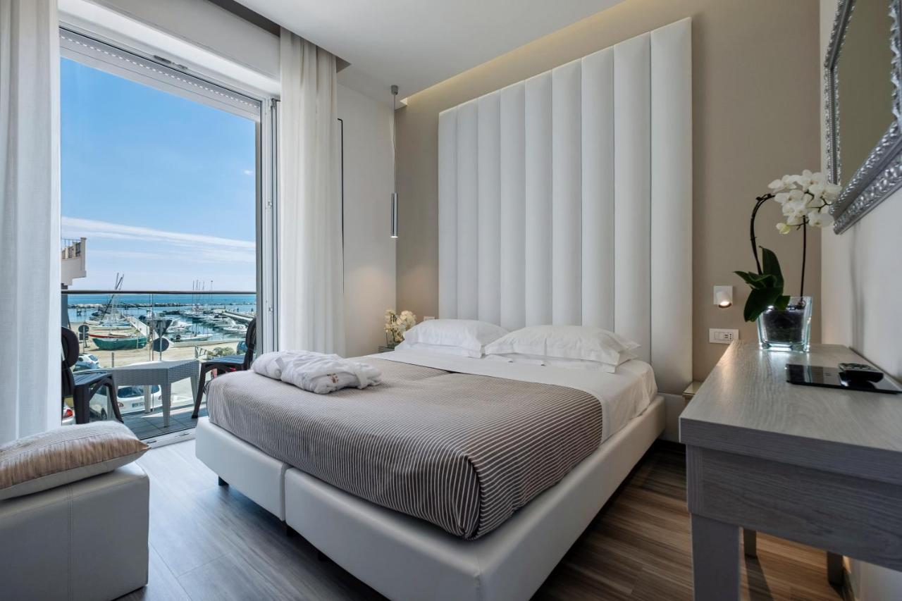 Pokój Dwuosobowy typu Deluxe z widokiem na morze