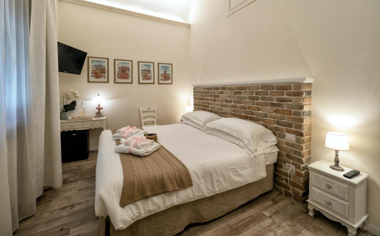 Quarto com Cama de Casal ou 2 de Solteiro