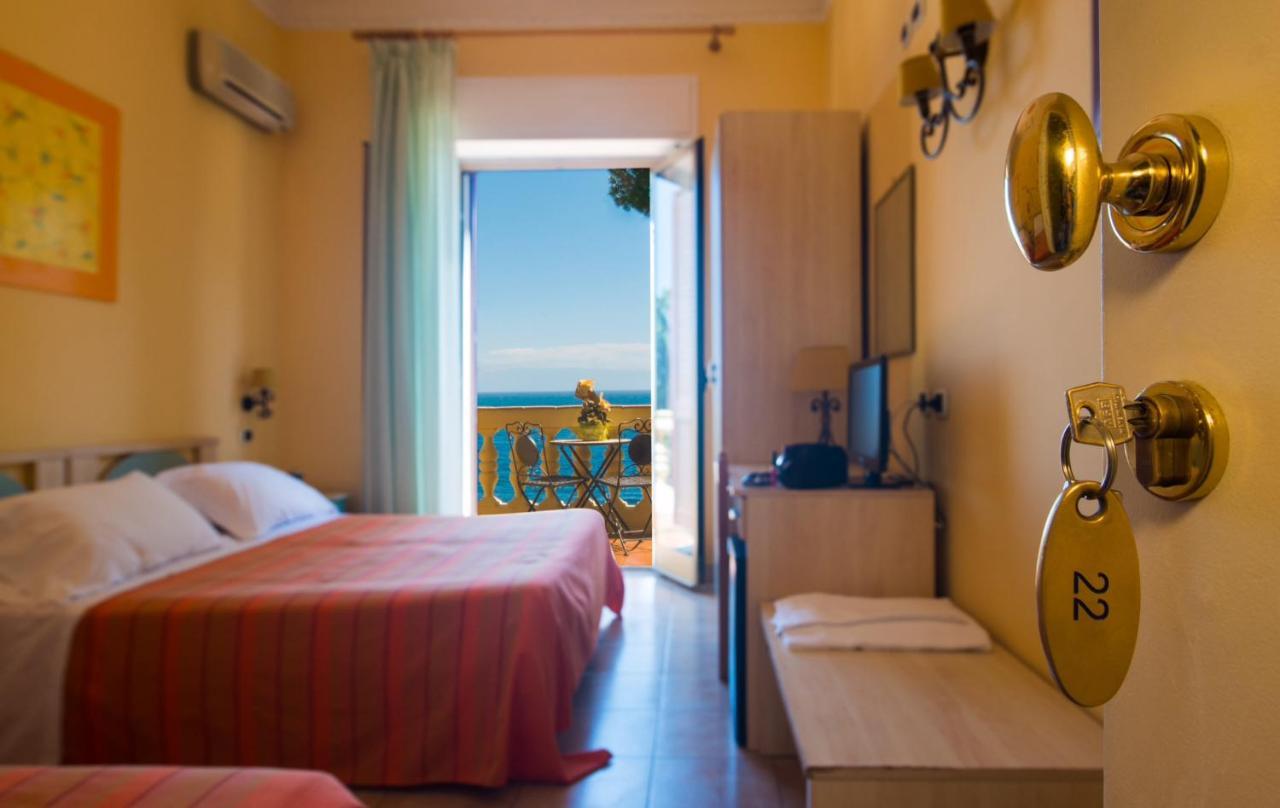 Dreibettzimmer - mit Balkon und Meerblick
