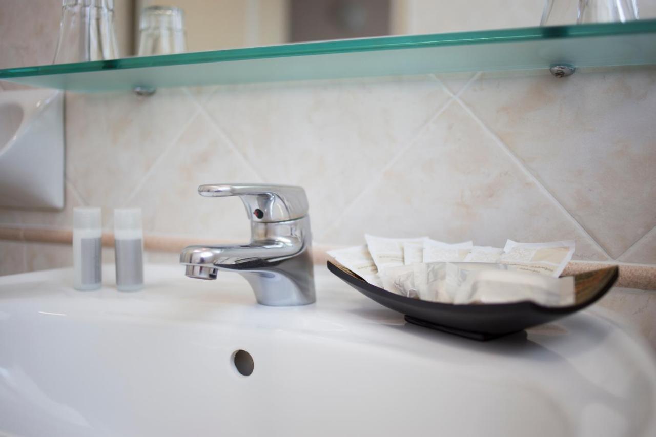 Pokój jednoosobowy typu Superior z bocznym widokiem na morze