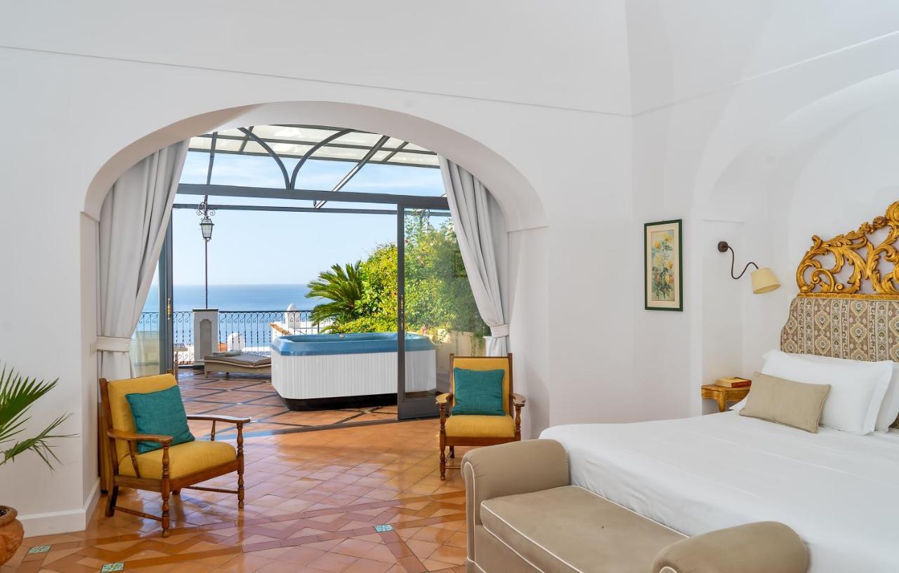 Quarto com Cama King-size e Vista do Mar