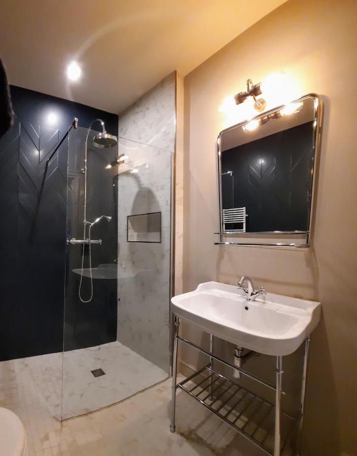 Double or Twin Room Bathroom