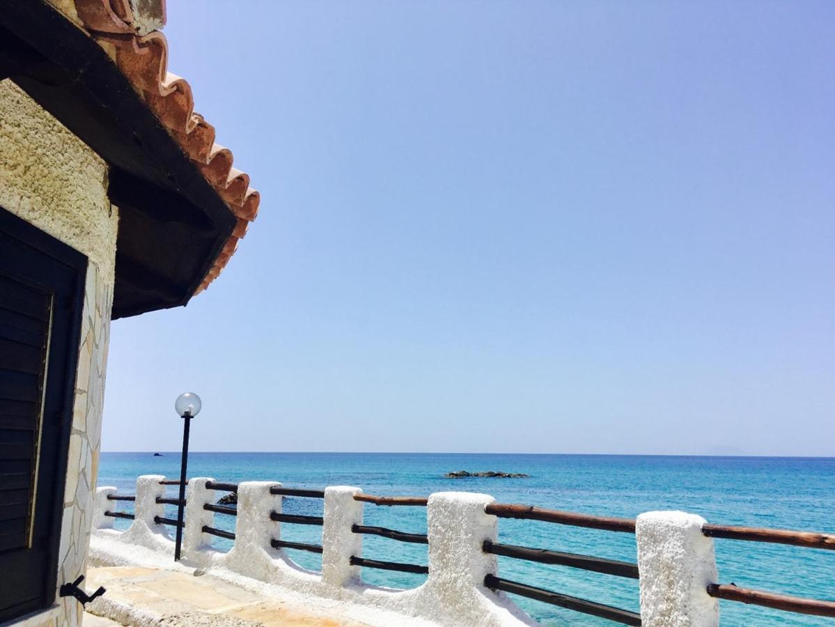 Camera Tripla con Vista Mare
