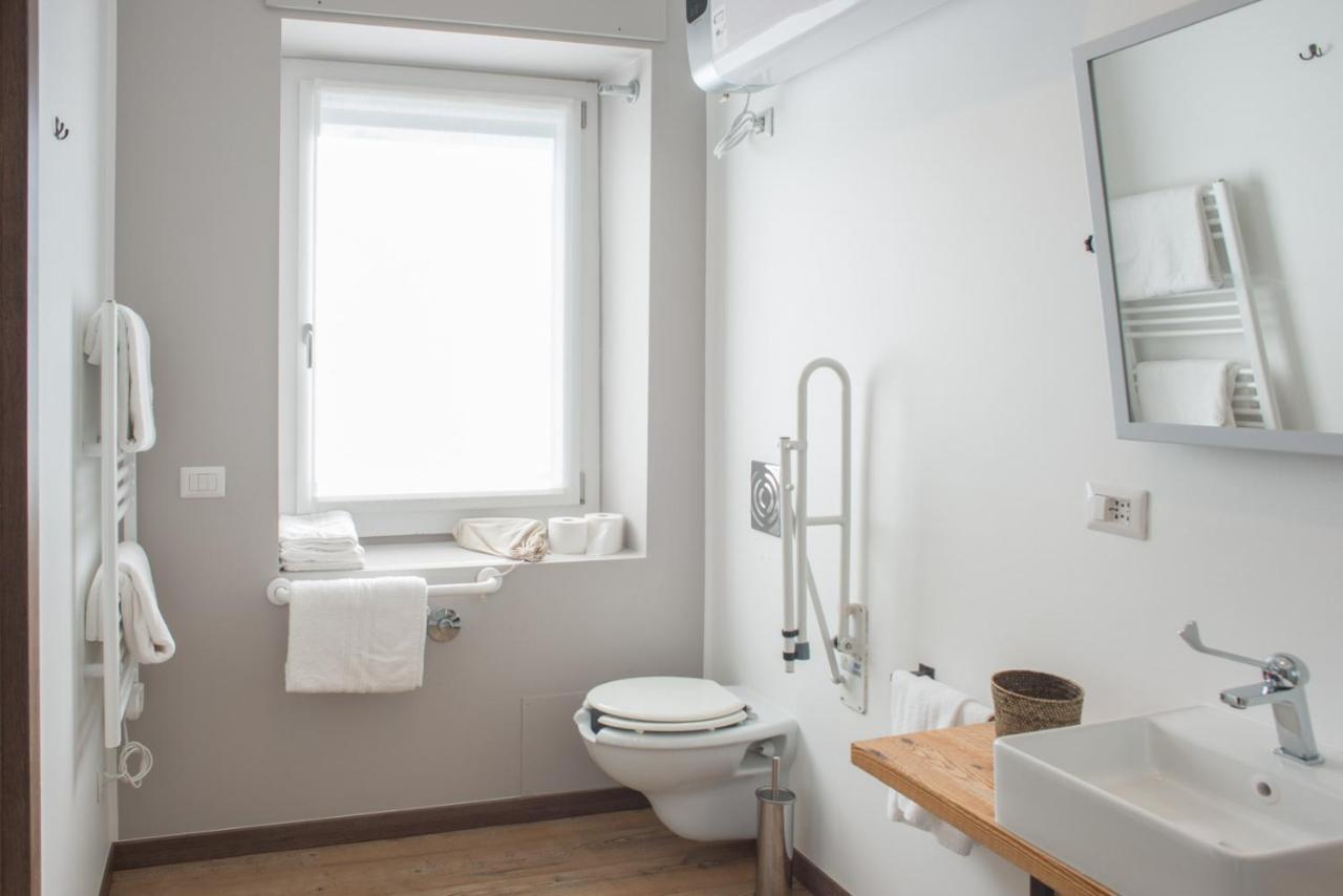 Zimmer mit Kingsize-Bett - Barrierefrei/befahrbare Dusche