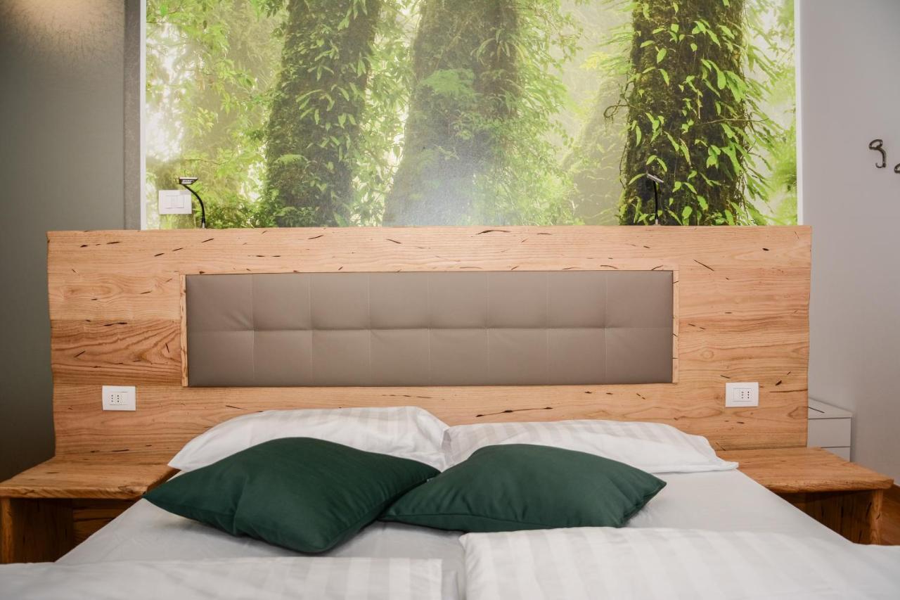 Deluxe Double or Twin Room with Lake View,1033100525:JPEG