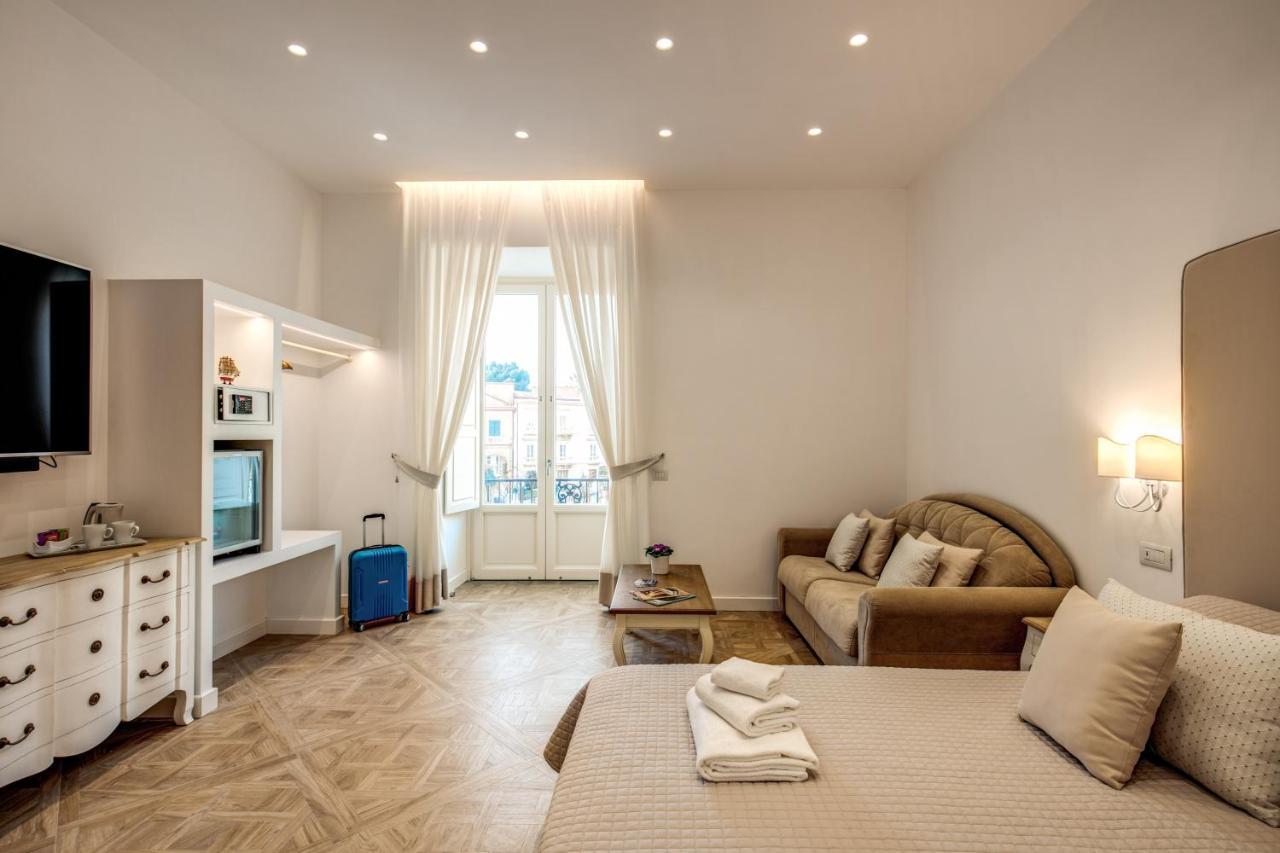 Habitación Doble con baño privado y balcón