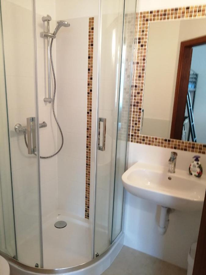 Driepersoonskamer met Eigen Badkamer