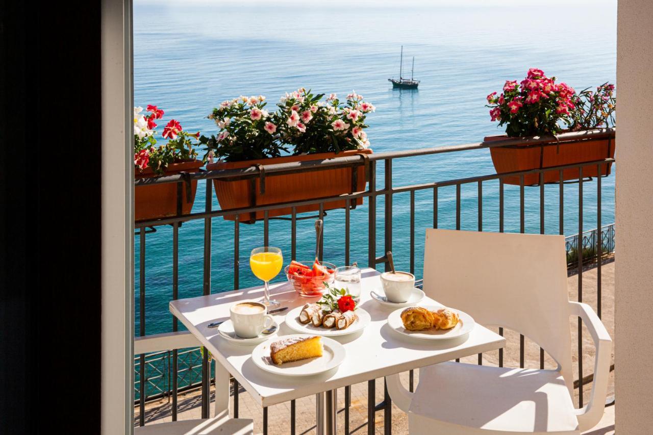 Quadruple Room with Balcony and Sea View