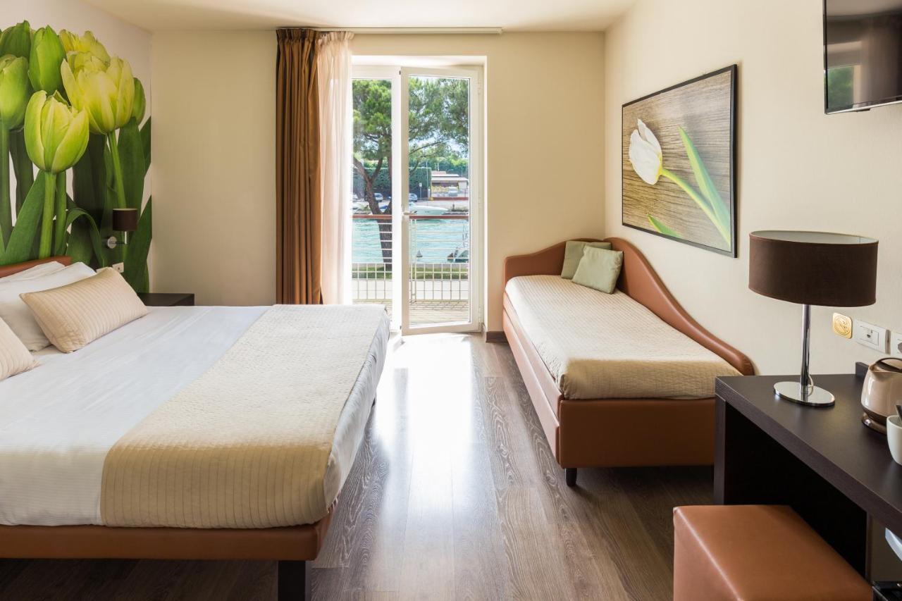 Triple Room Balcony Lake View
