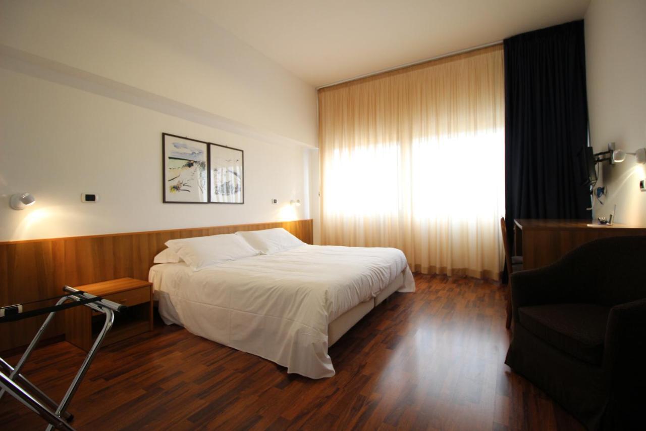 Classic Double or Twin Room,1274486692:JPEG