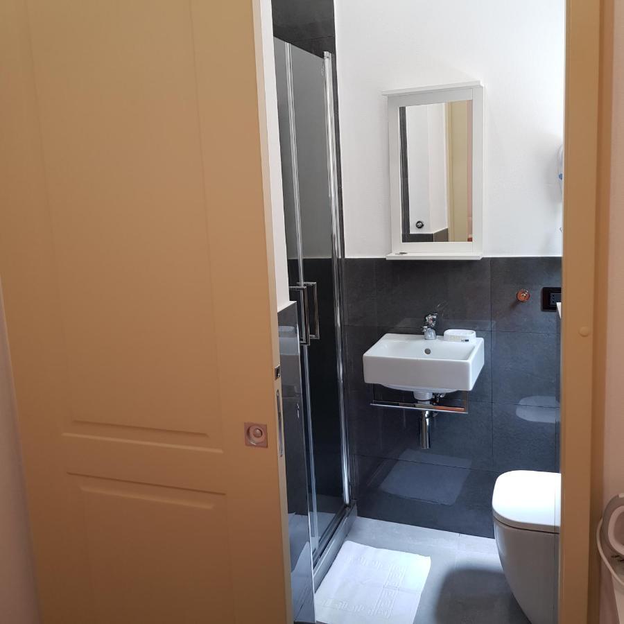 Single Room with Bathroom,1197825298:JPEG