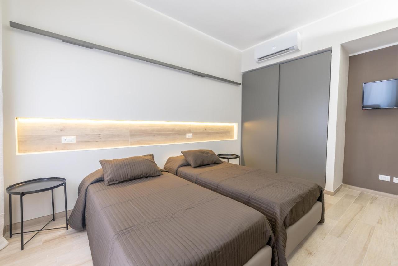 Deluxe Double or Twin Room,1052525065:JPEG