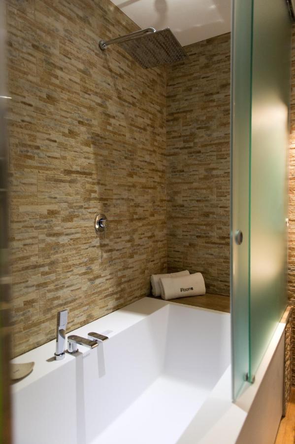 Quarto Duplo com Banheira de Hidromassagem