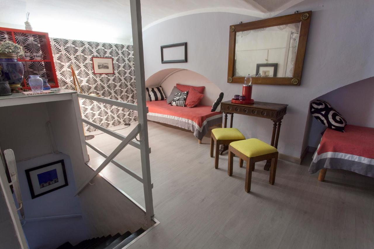 Family Room Attic,1067925817:JPEG