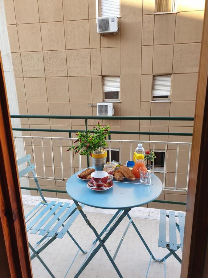 Pokój Dwuosobowy z prywatną łazienką poza pokojem