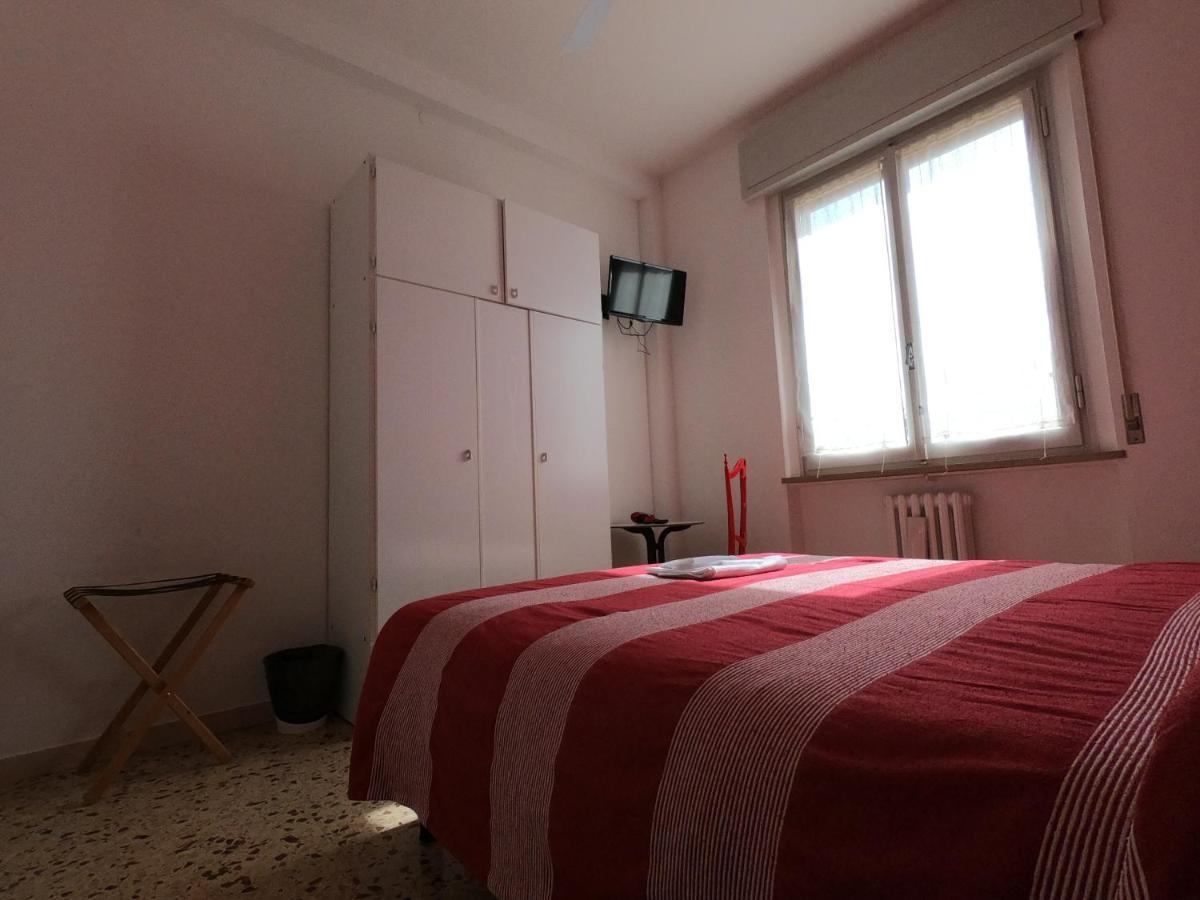 Camera Matrimoniale/Doppia con Letti Singoli con Bagno Privato Esterno