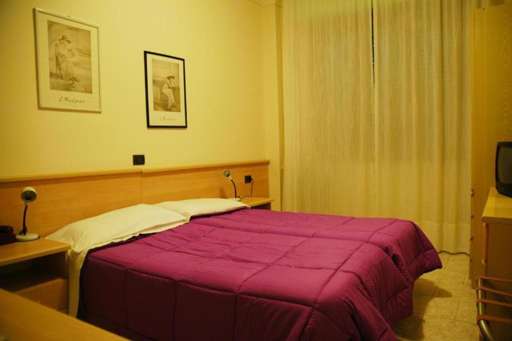 Doppel- oder Zweibettzimmer