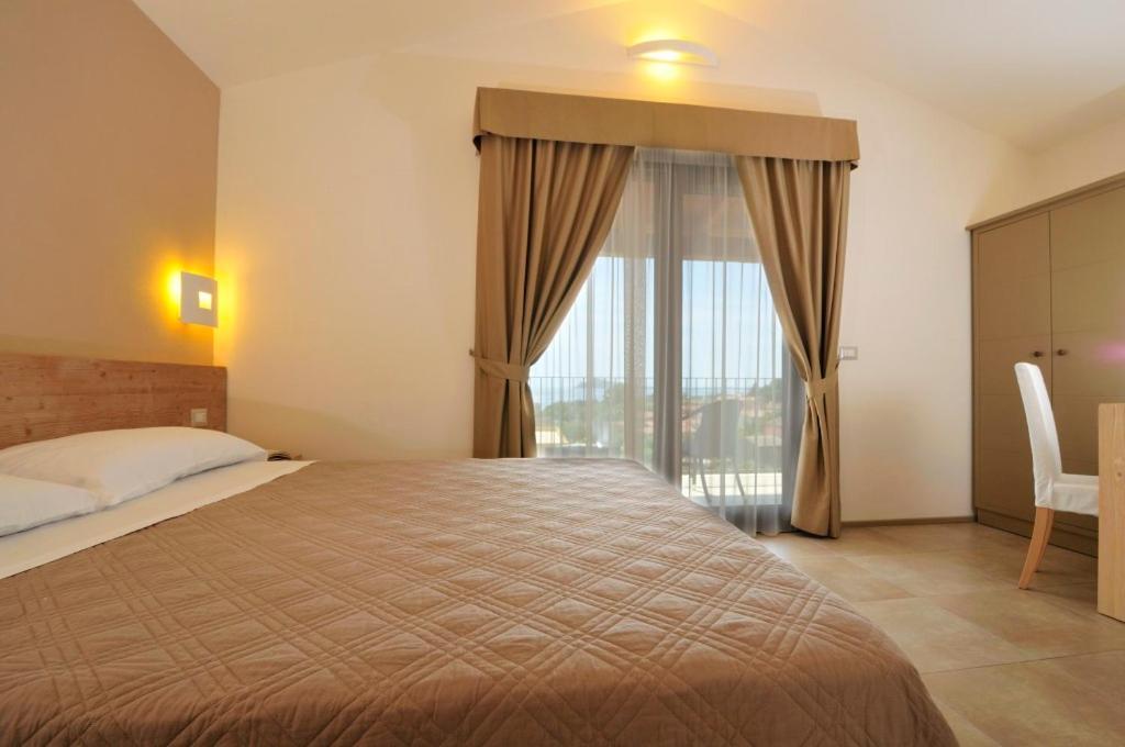 Doppelzimmer mit Balkon und Meerblick