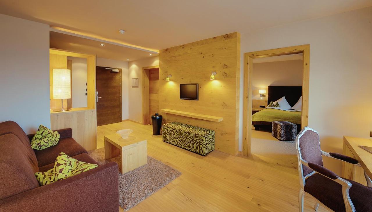 Suite with Balcony,1084201030:JPEG