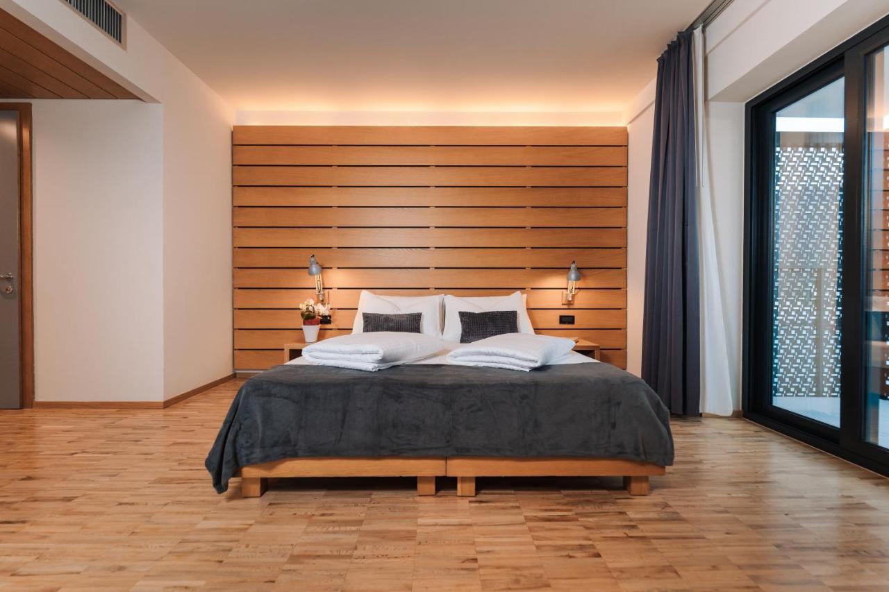 Premium Panorama Room with Lake View