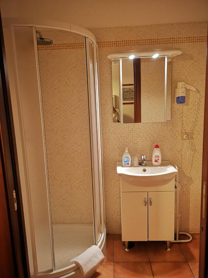 Single Room Bathroom