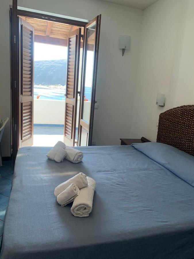 One-Bedroom Apartment Sea View