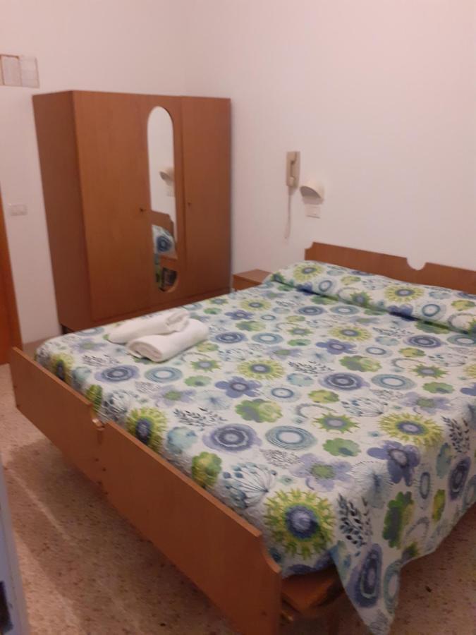 Pokój z 2 łóżkami pojedynczymi i prysznicem