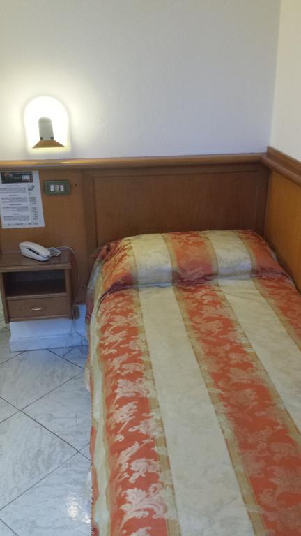 Quarto Individual com Banheiro Privativo