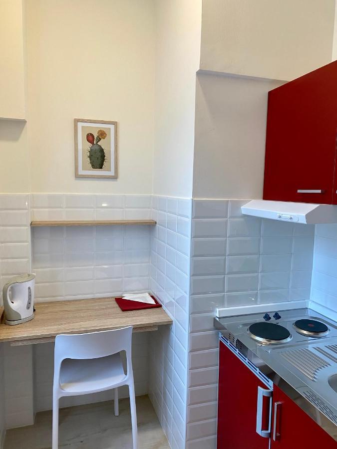 - Monolocale con Angolo Cottura