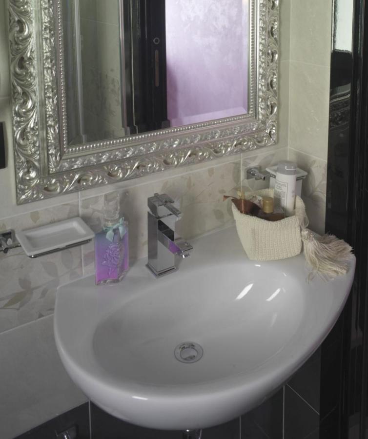 Camera Matrimoniale/Doppia con Letti Singoli con Bagno
