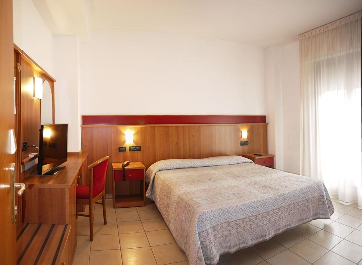 Chambre Double ou Lits Jumeaux - Vue Latérale sur Mer
