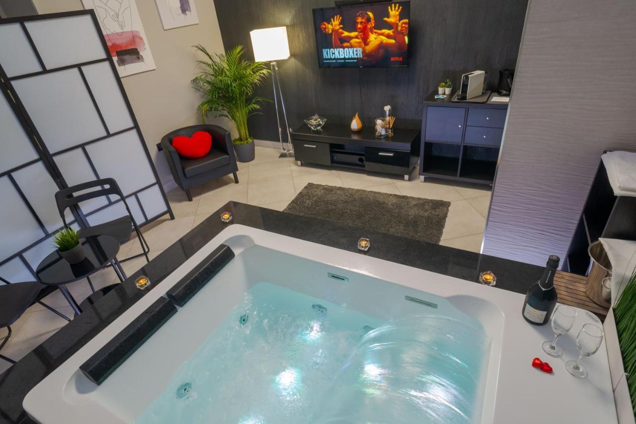 Apartament typu Deluxe Suite z wanną z hydromasażem