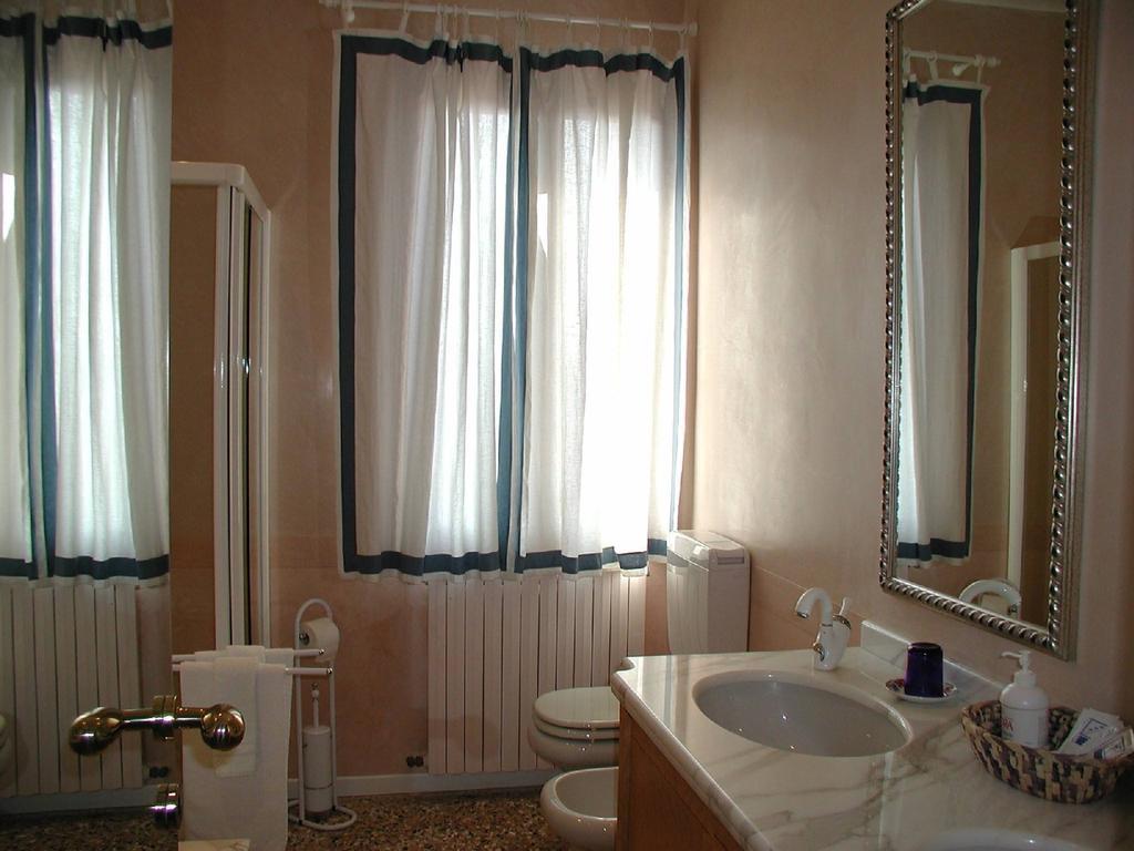 Quarto com Cama de Casal ou 2 de Solteiro