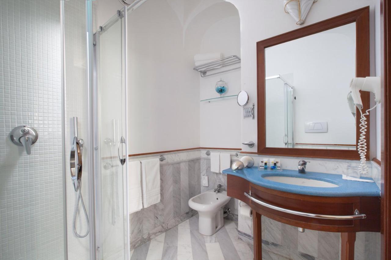 Double or Twin Room with Partial Sea View