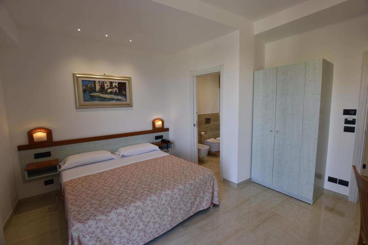 Double/Twin Room with Partial Sea View,1114973730:JPEG