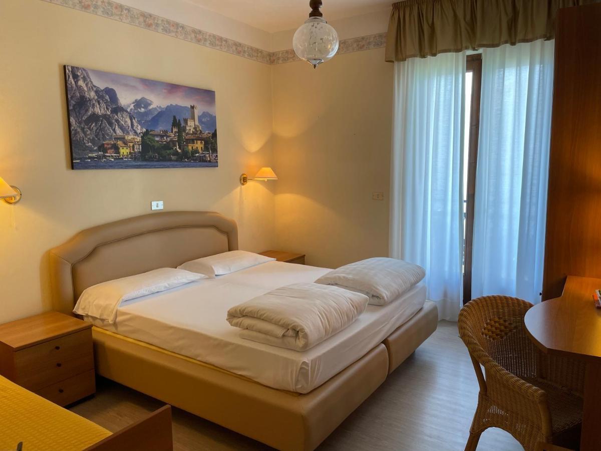 Doppel-/Zweibettzimmer mit Seeblick