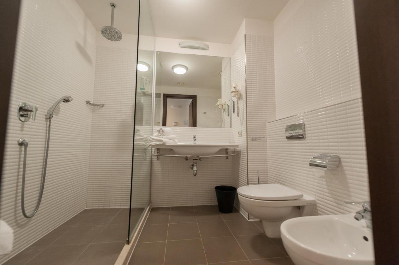 Deluxe Junior Suite,1592167680:JPEG