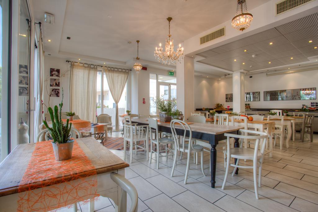 Suite with Terrace,707631661:JPEG