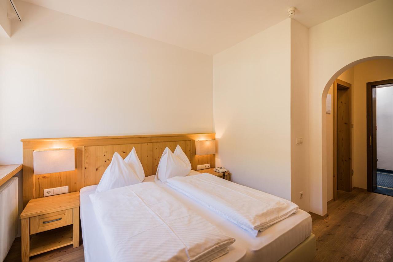 Standard Double or Twin Room,1138354975:JPEG