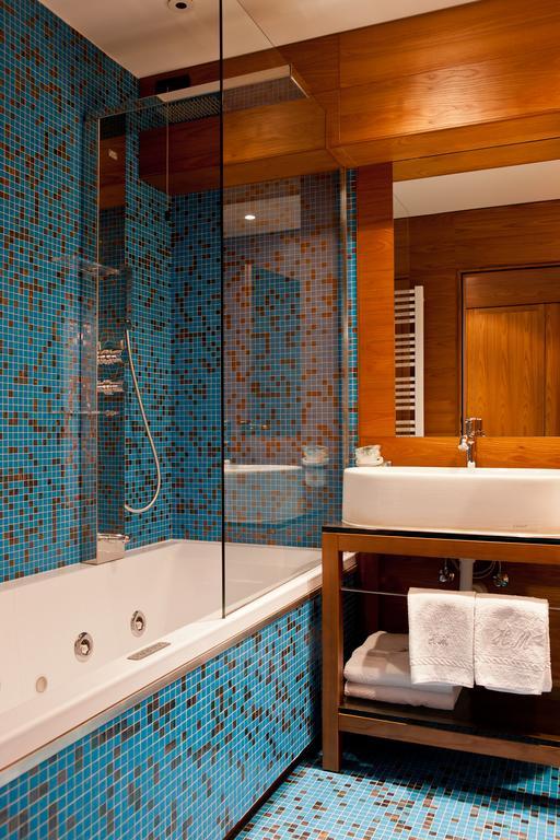 Deluxe Suite Spa Bath,114792527:JPEG