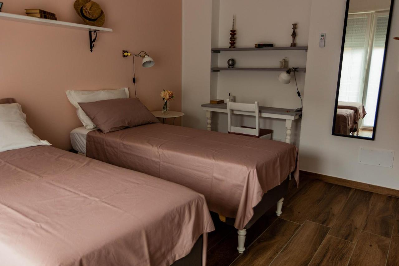 Quarto com Cama de Casal ou 2 de Solteiro