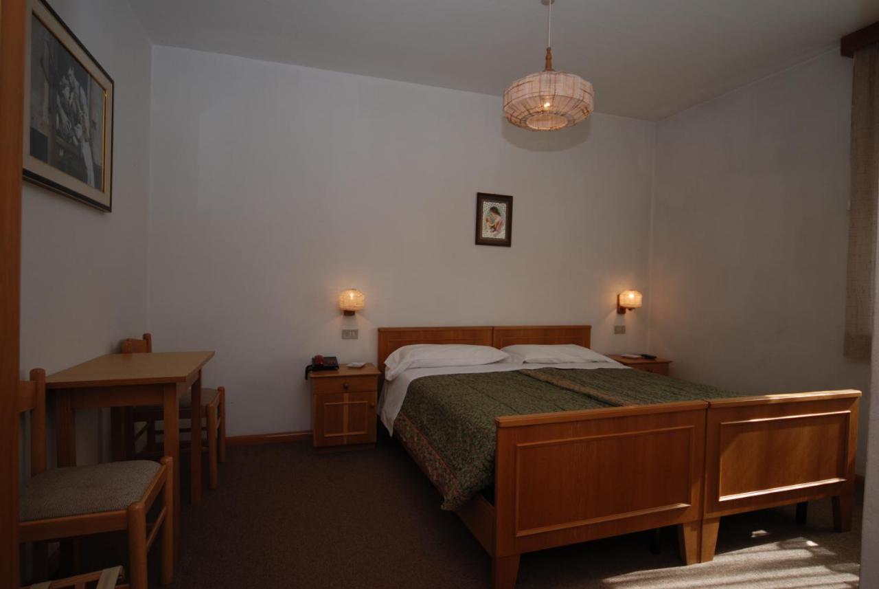 Double or Twin Room,1152557031:JPEG