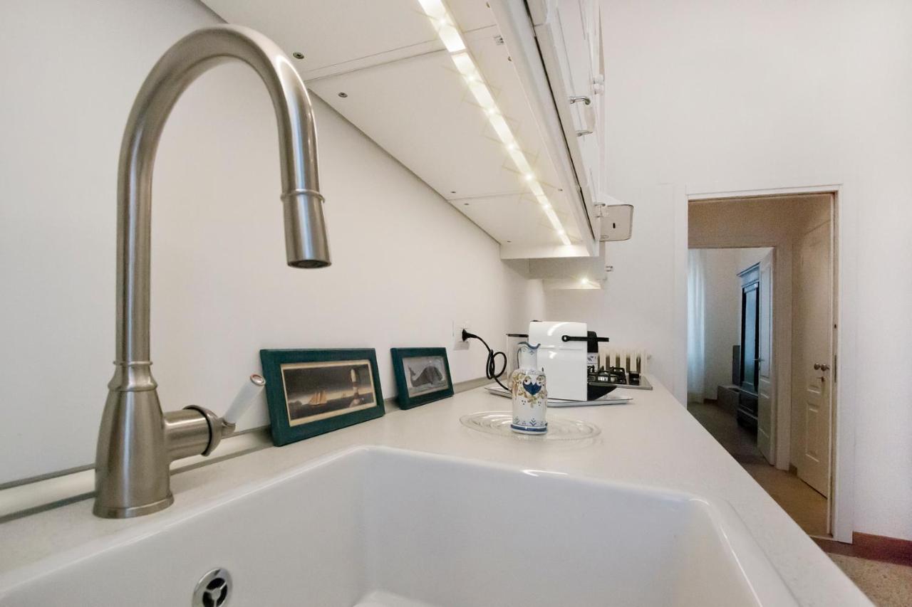 Deluxe Apartment,1158388800:JPEG