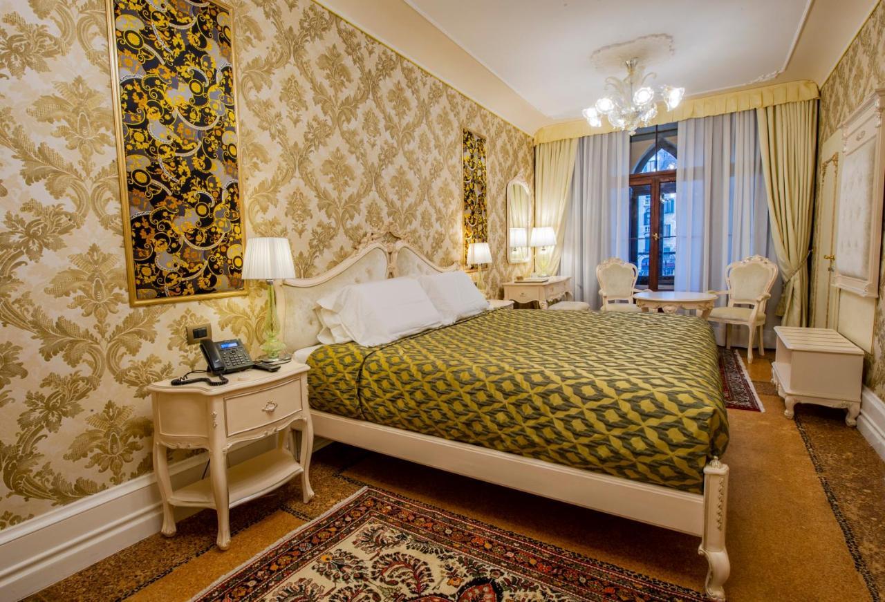 Apartament typu Junior Suite z widokiem na Canal Grande