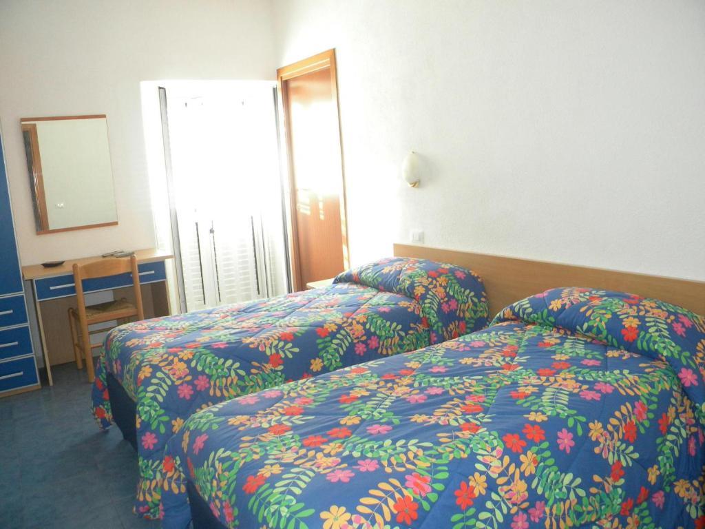 Economy Double or Twin Room,135491637:JPEG