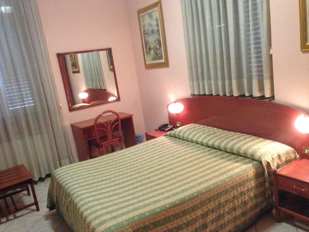 Doppel- oder Zweibettzimmer