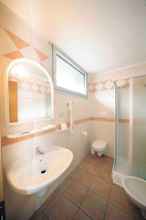 Superior One-Bedroom Apartment,631365423:JPEG