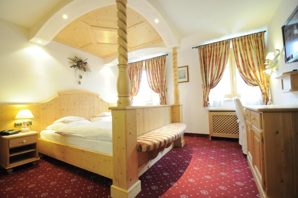 Double or Twin Room,691267437:JPEG